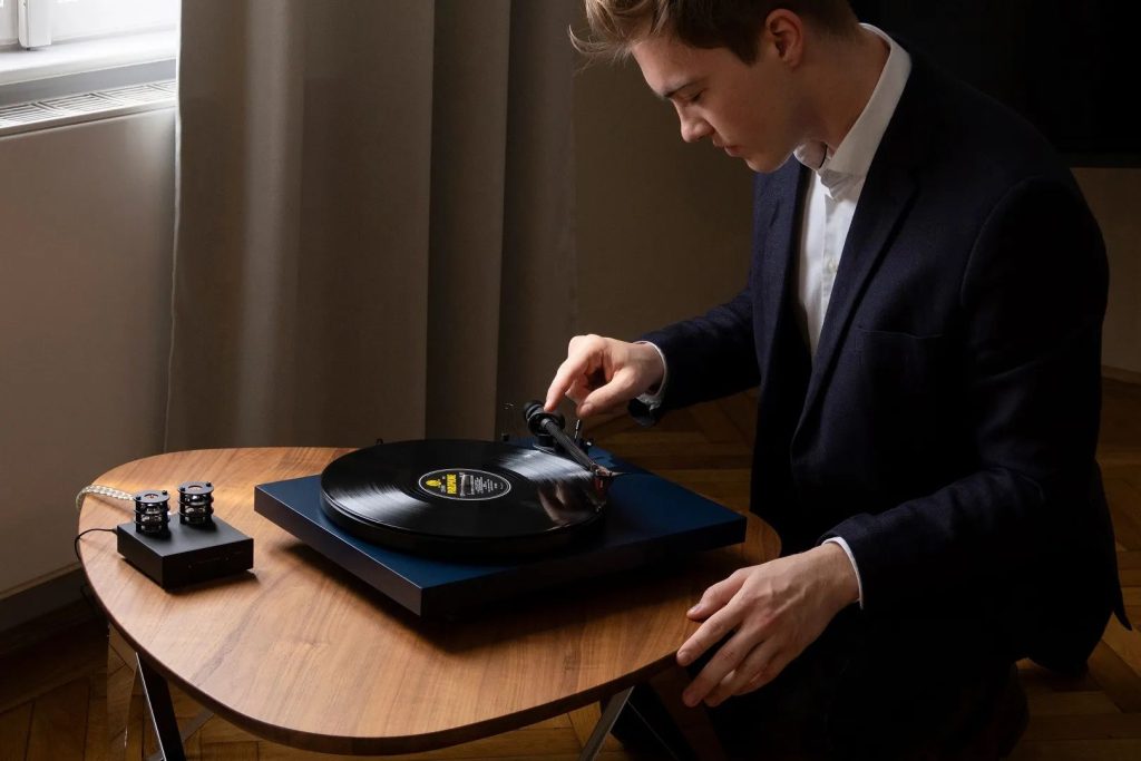Pro-ject Debut Carbon EVO